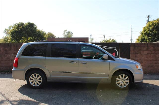 2013 chrysler town & country touring