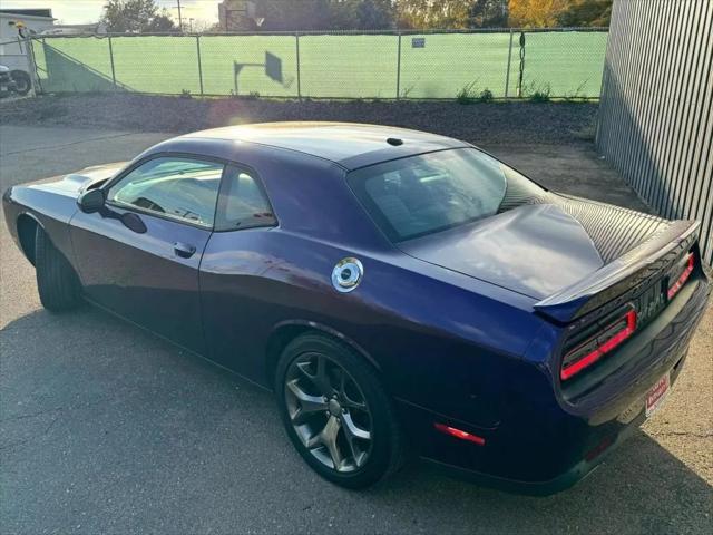 2015 dodge challenger sxt
