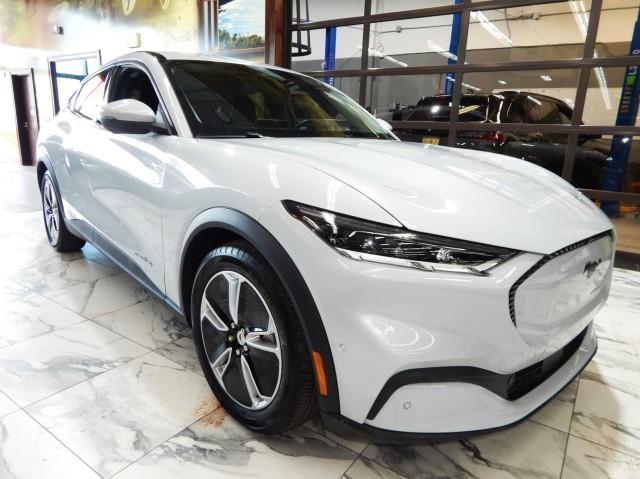 2022 ford mustang mach-e select
