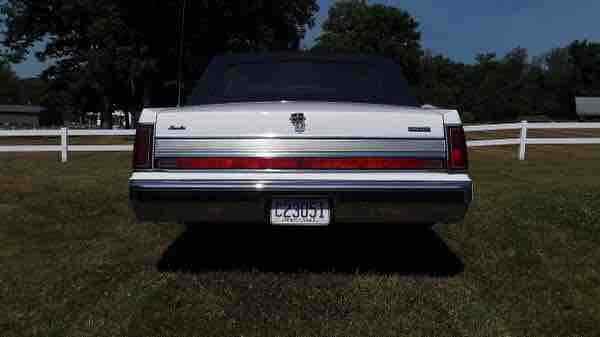 1989 lincoln town car sedan white rwd automatic signature