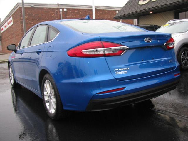 2019 ford fusion se