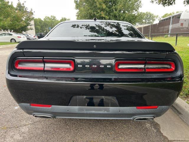 2017 dodge challenger sxt