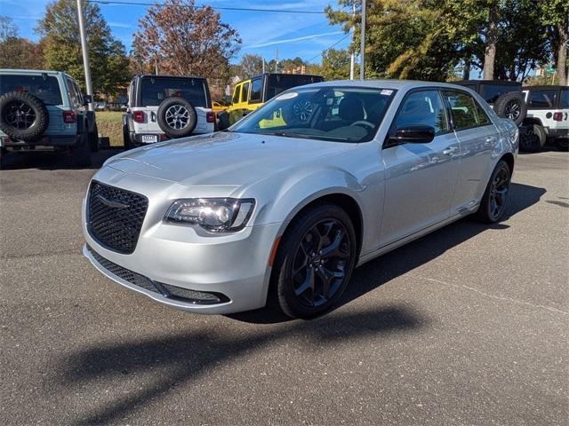 2023 chrysler 300 touring
