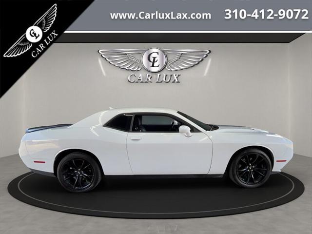 2017 dodge challenger sxt