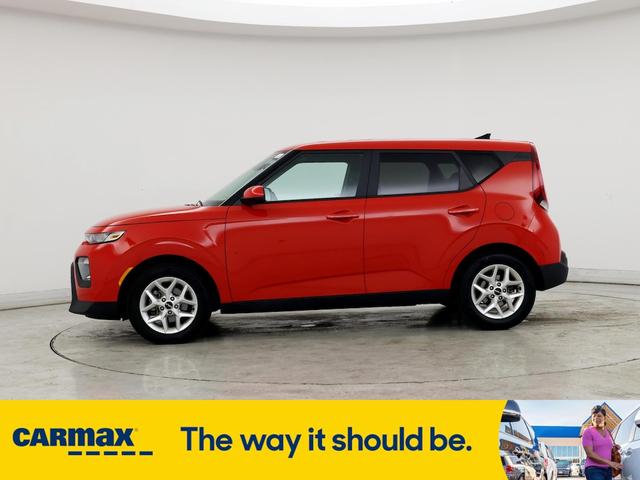2022 kia soul lx