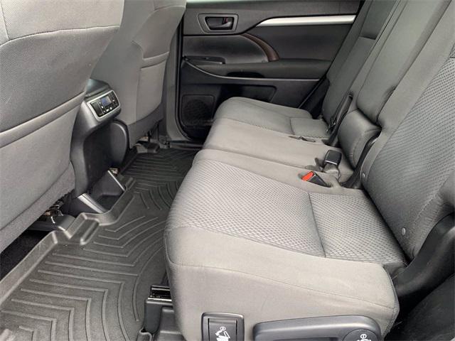2016 toyota highlander le
