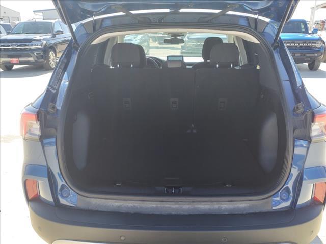 2022 ford escape se