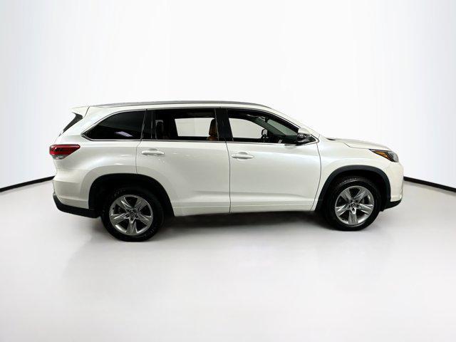 2017 toyota highlander limited
