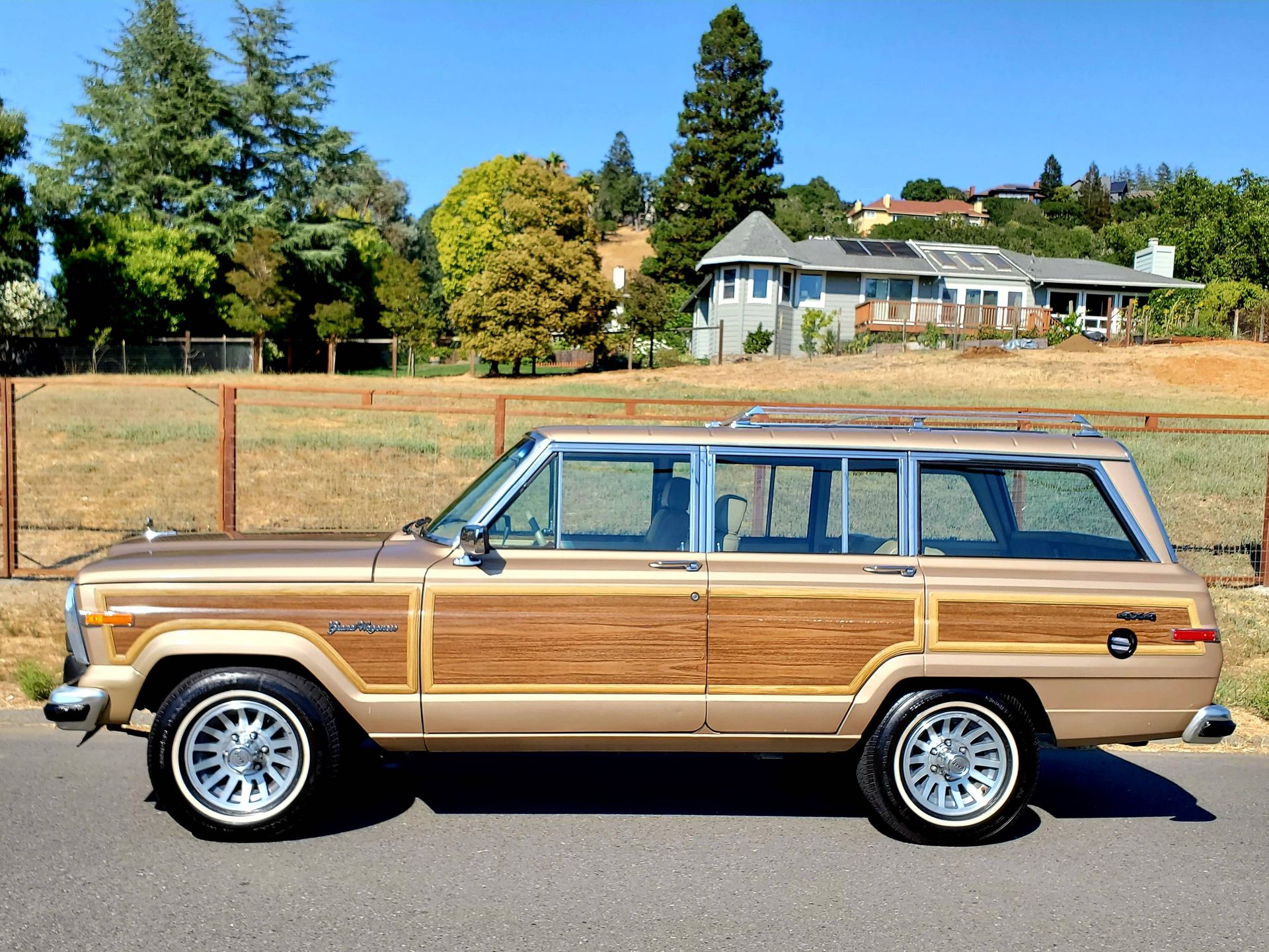 1990 jeep grand wagoneer suv w/tow package