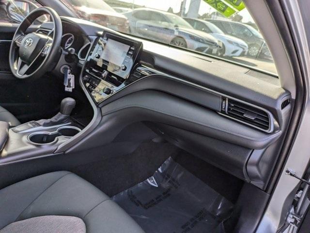 2022 toyota camry le