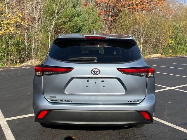2021 toyota highlander le