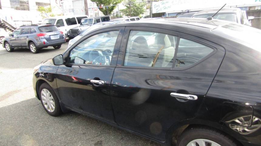 2018 nissan versa sv