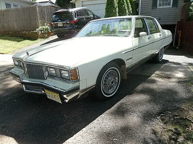 1981 pontiac bonneville 4 door sedan