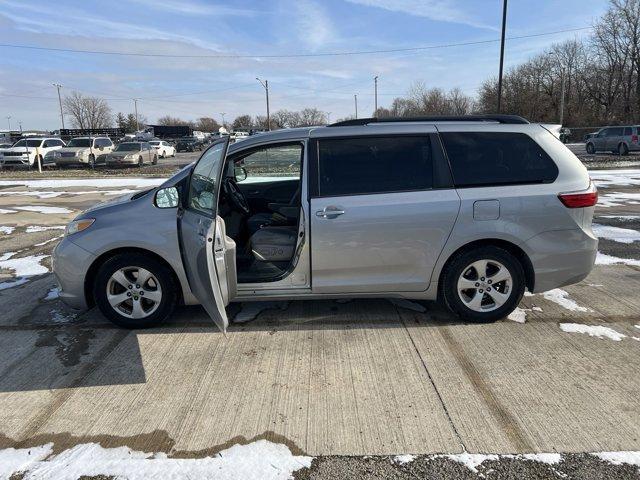 2015 toyota sienna le