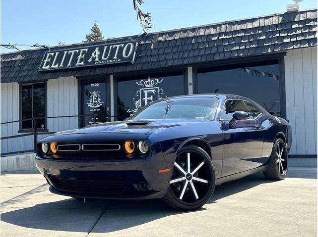 2015 dodge challenger sxt