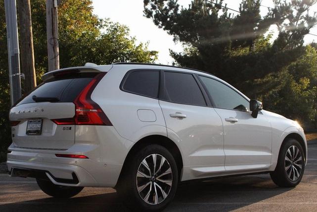 2023 volvo xc60 b5 plus dark theme