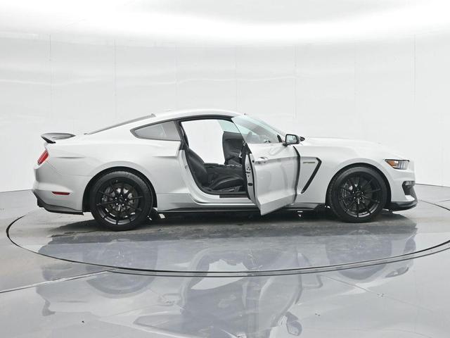 2017 ford shelby gt350 base