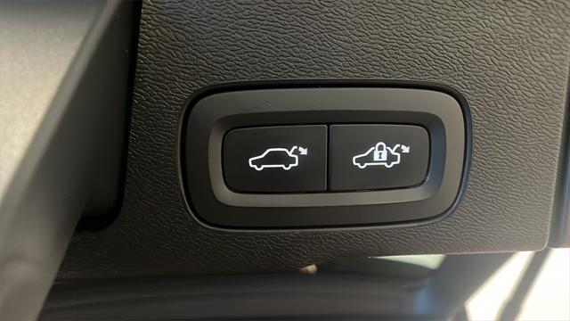 2022 volvo xc60 b5 inscription