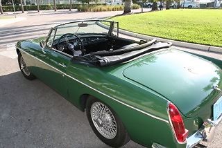 mgb 1966 green - convertible