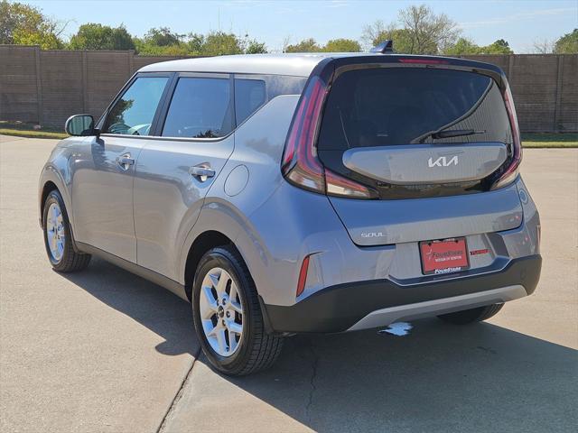 2023 kia soul lx