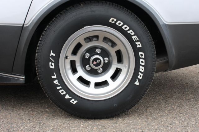 1978 chevy corvette 36,105 miles silver automatic