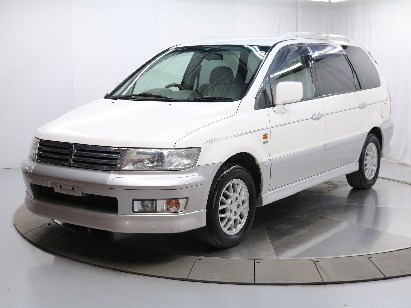 1998 mitsubishi chariot grandis