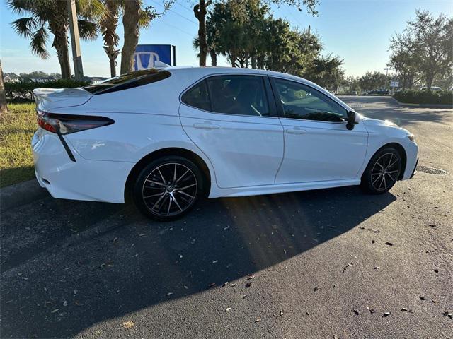 2021 toyota camry se