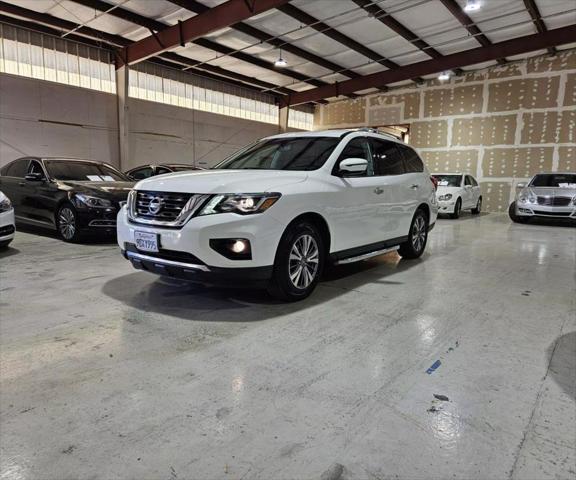 2018 nissan pathfinder sv
