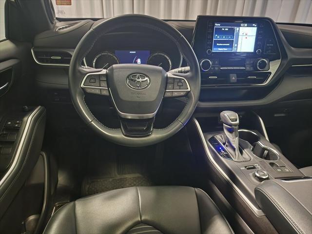 2022 toyota highlander xse