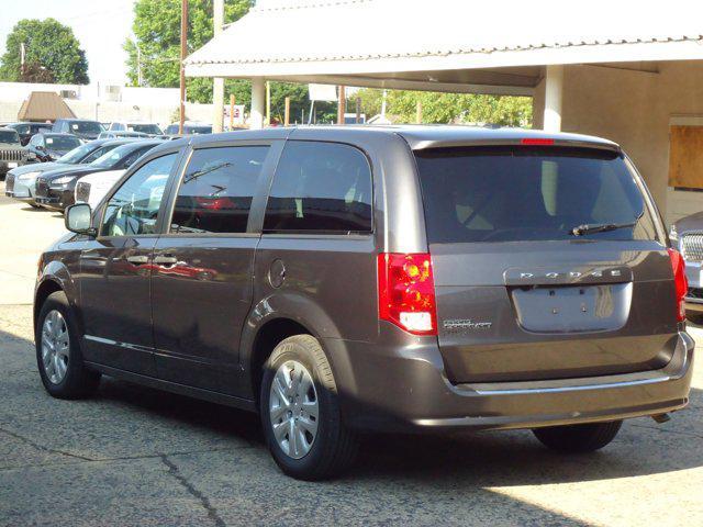 2019 dodge grand caravan se