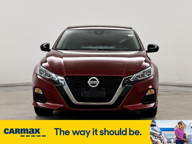 2022 nissan altima sr