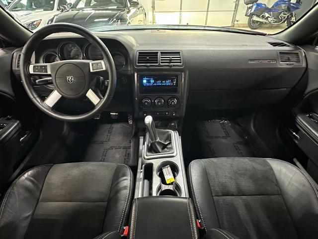 2010 dodge challenger srt8