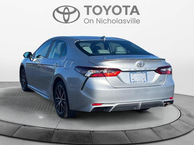 2021 toyota camry se
