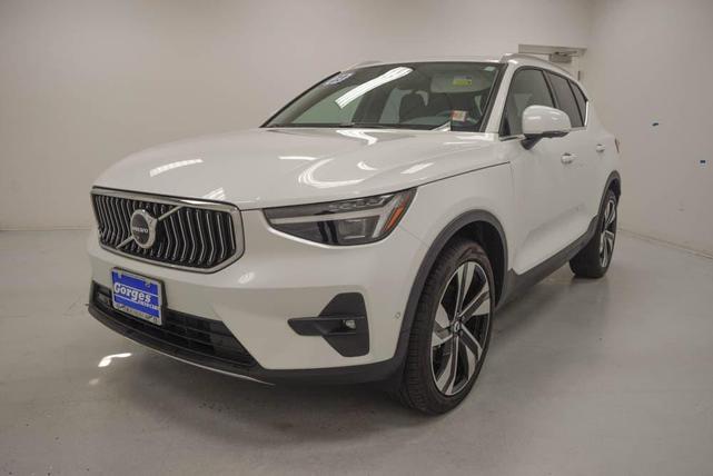 2023 volvo xc40 b5 ultimate bright theme