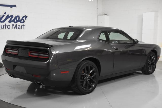 2022 dodge challenger sxt