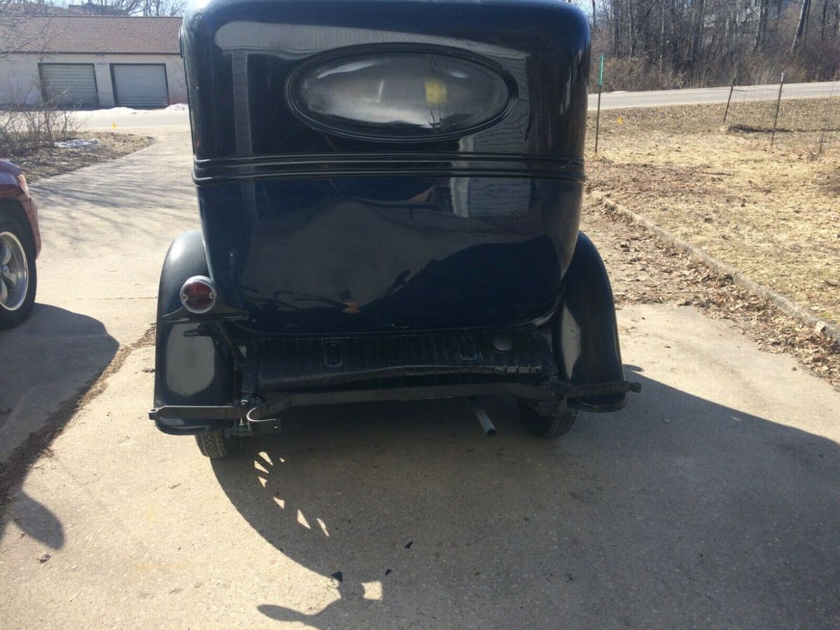 1930 pontiac 4 door sedan