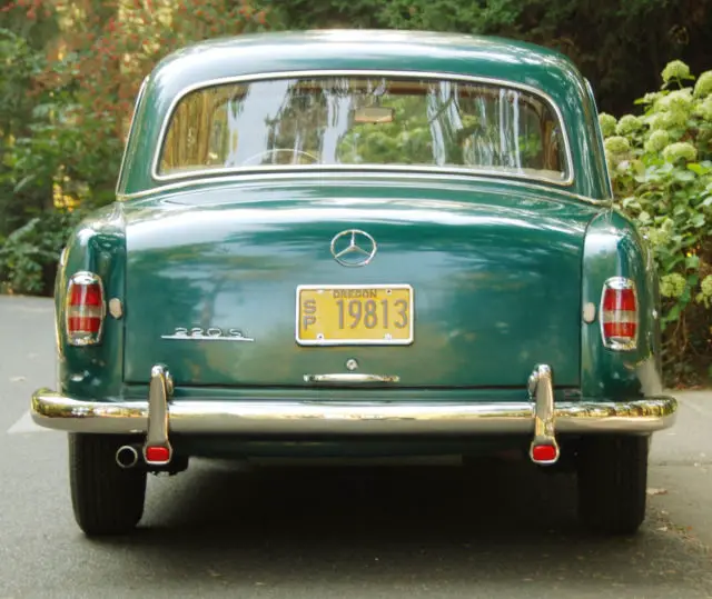 1959 mercedes-benz 220s (ponton sedan)