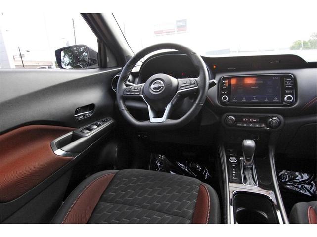 2022 nissan kicks sr