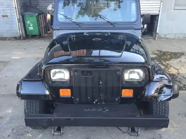 1991 wrangler 2dr base, 152k miles,1 owner, black,4 litters,6 cylinders, manual
