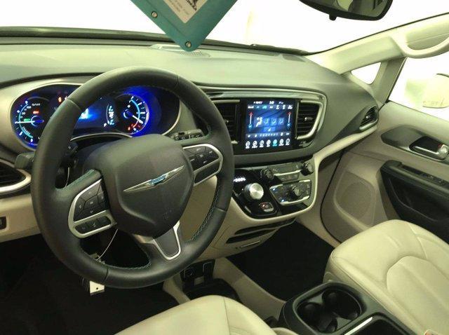 2018 chrysler pacifica hybrid in liberty township, ohio