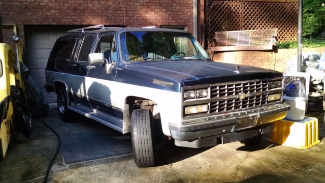 1989 chevrolet suburban 1500 4x4 (blue/silver) excellent interior