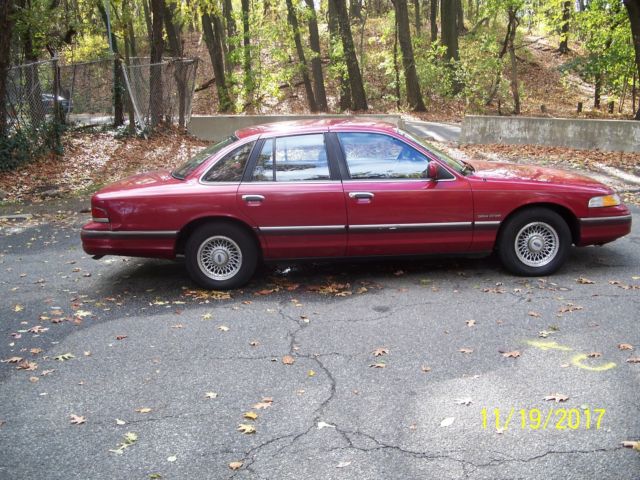 great running 1994 ford crown victoria"lx" sedan 4.6 no rust only one dent,31k