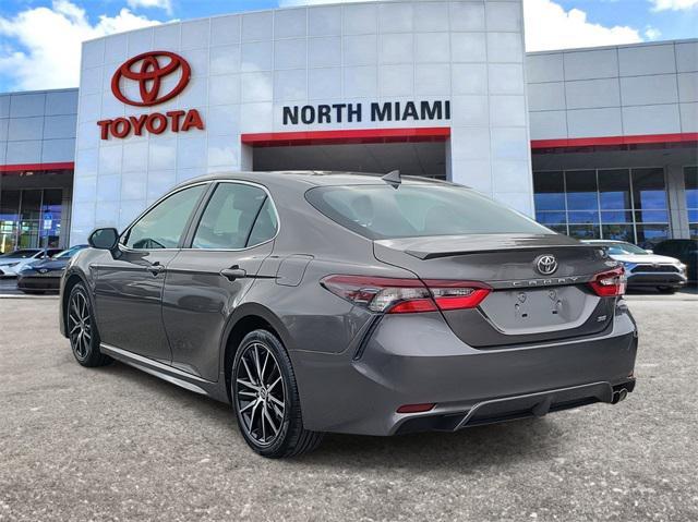2022 toyota camry se