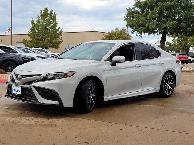 2022 toyota camry se