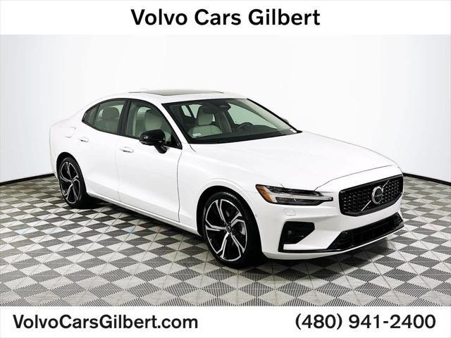 2023 volvo s60 b5 plus dark theme