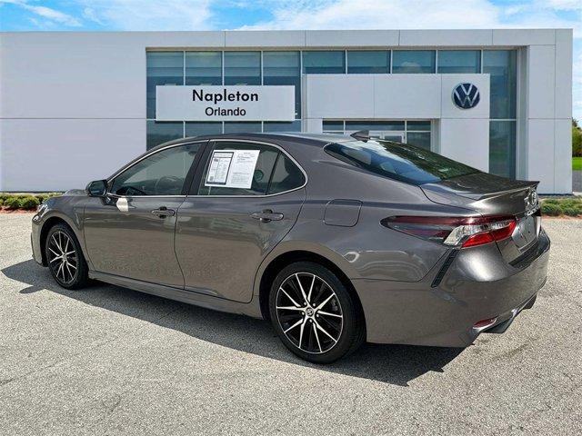 2022 toyota camry se