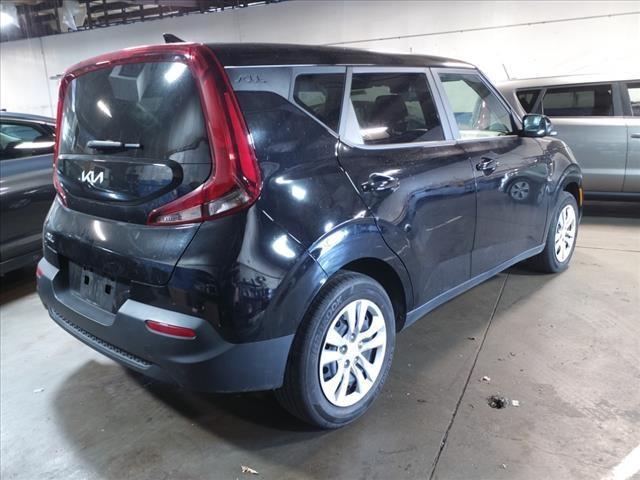 2022 kia soul lx