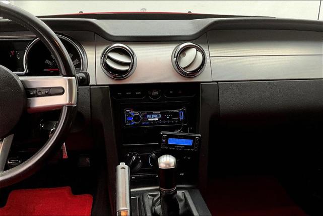 2005 ford mustang premium
