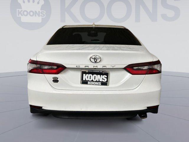 2022 toyota camry le