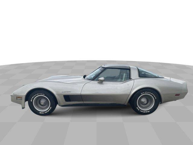 1982 chevrolet corvette silver